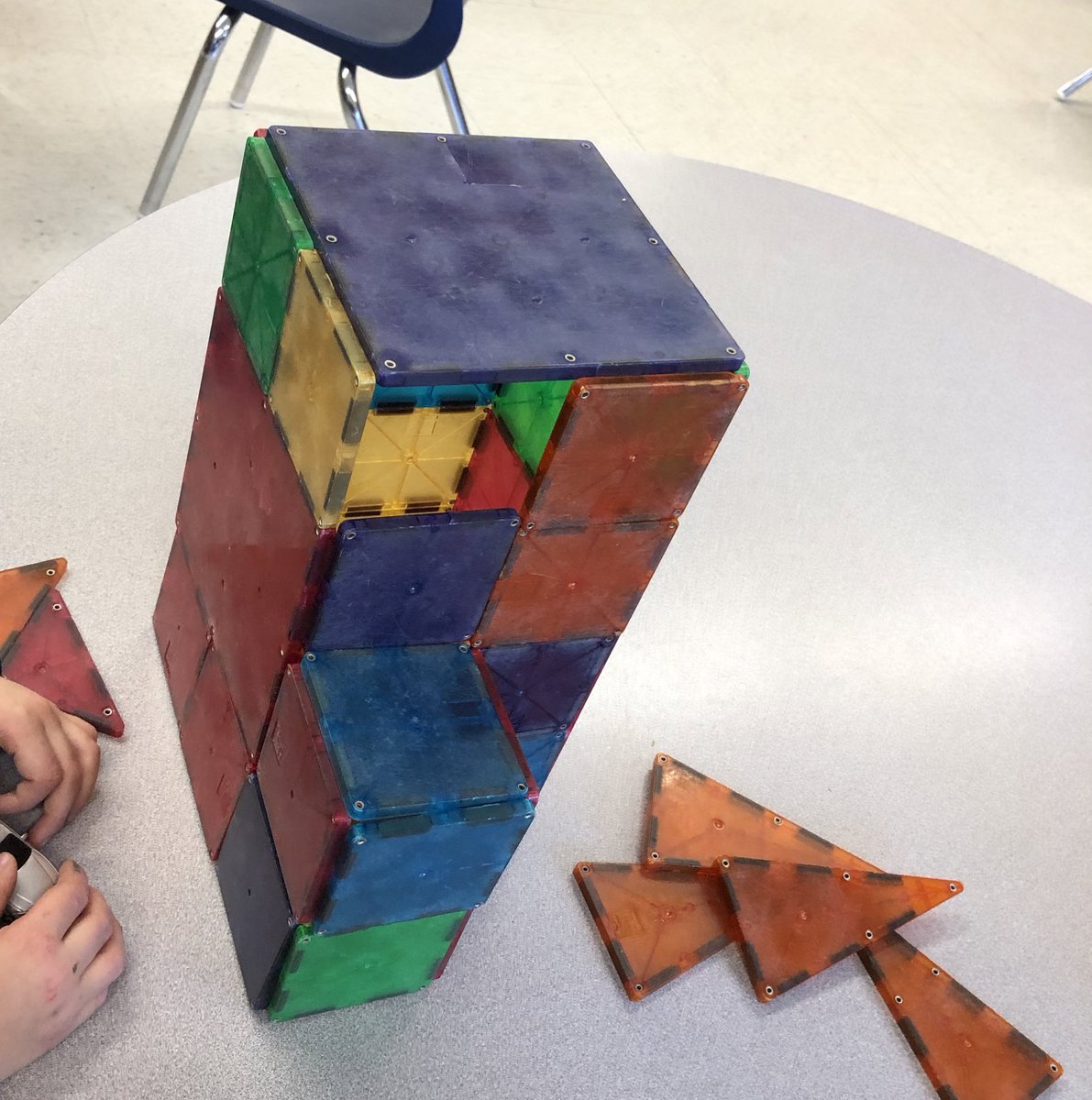 MsLaurenMax's tweet photo. Today, Room 101 created structures! We used this time to talk about what three dimensional shapes they could find! We made sure to call them by their names, too! Some friends were able to find shapes like a square based pyramid and a cube! #geometry @TDSB_IRC https://t.co/VxW5rZu8PH
