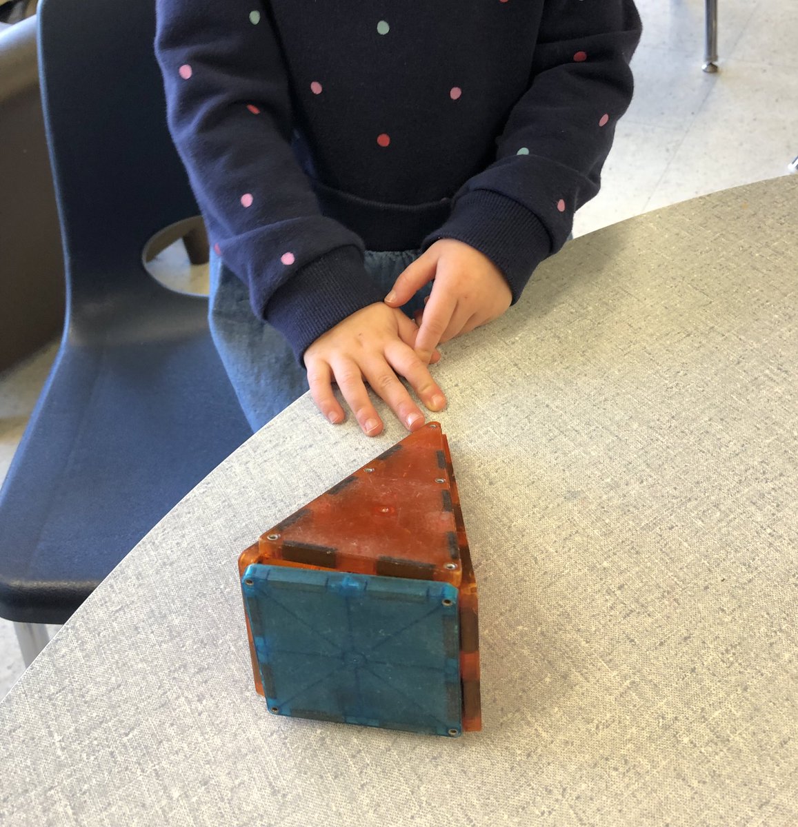 MsLaurenMax's tweet photo. Today, Room 101 created structures! We used this time to talk about what three dimensional shapes they could find! We made sure to call them by their names, too! Some friends were able to find shapes like a square based pyramid and a cube! #geometry @TDSB_IRC https://t.co/VxW5rZu8PH