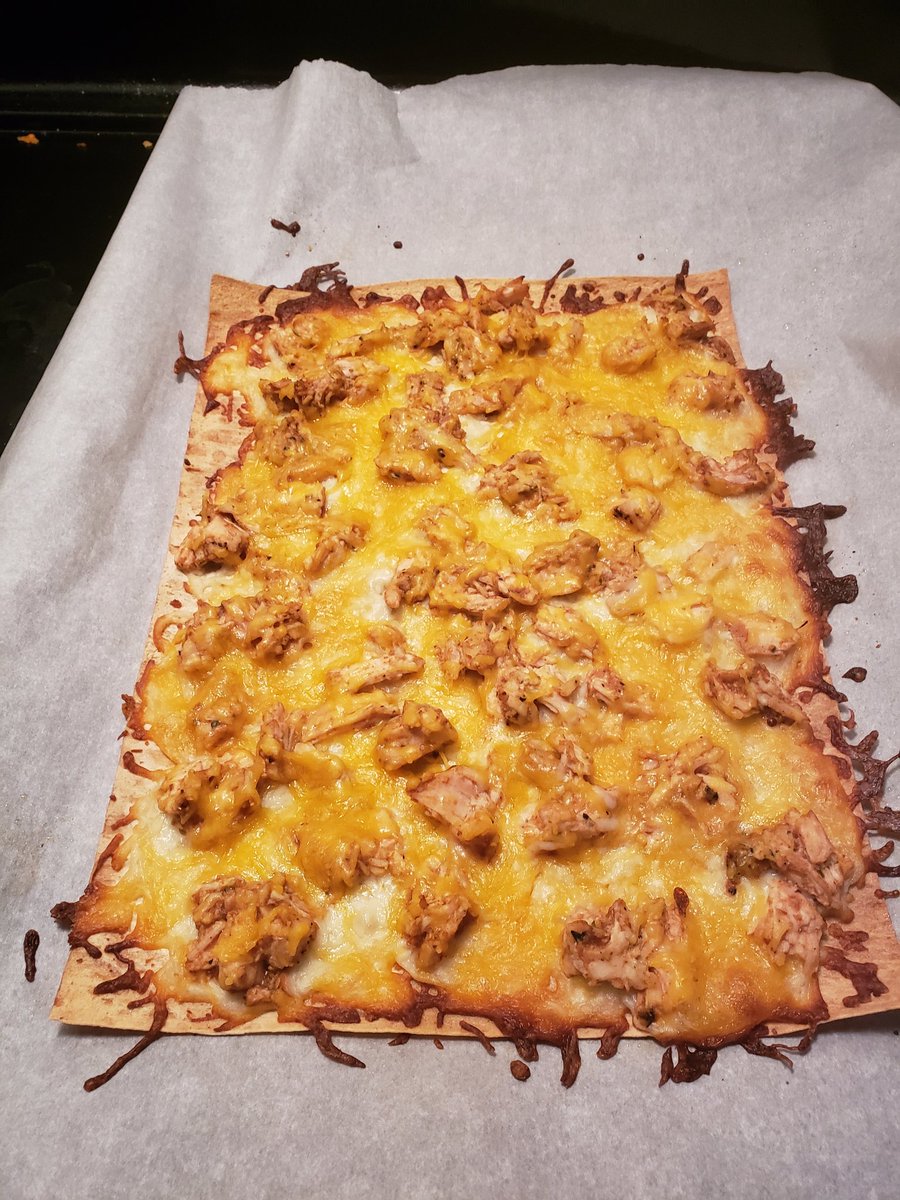 Lunchtime today:

Keto BBQ chicken flatbread pizza with G Hughes Sweet &amp; Spicy sauce and <a href="/CutdaCarb/">Cut Da Carb</a> Flatbread #ketolifestyle #foodporn