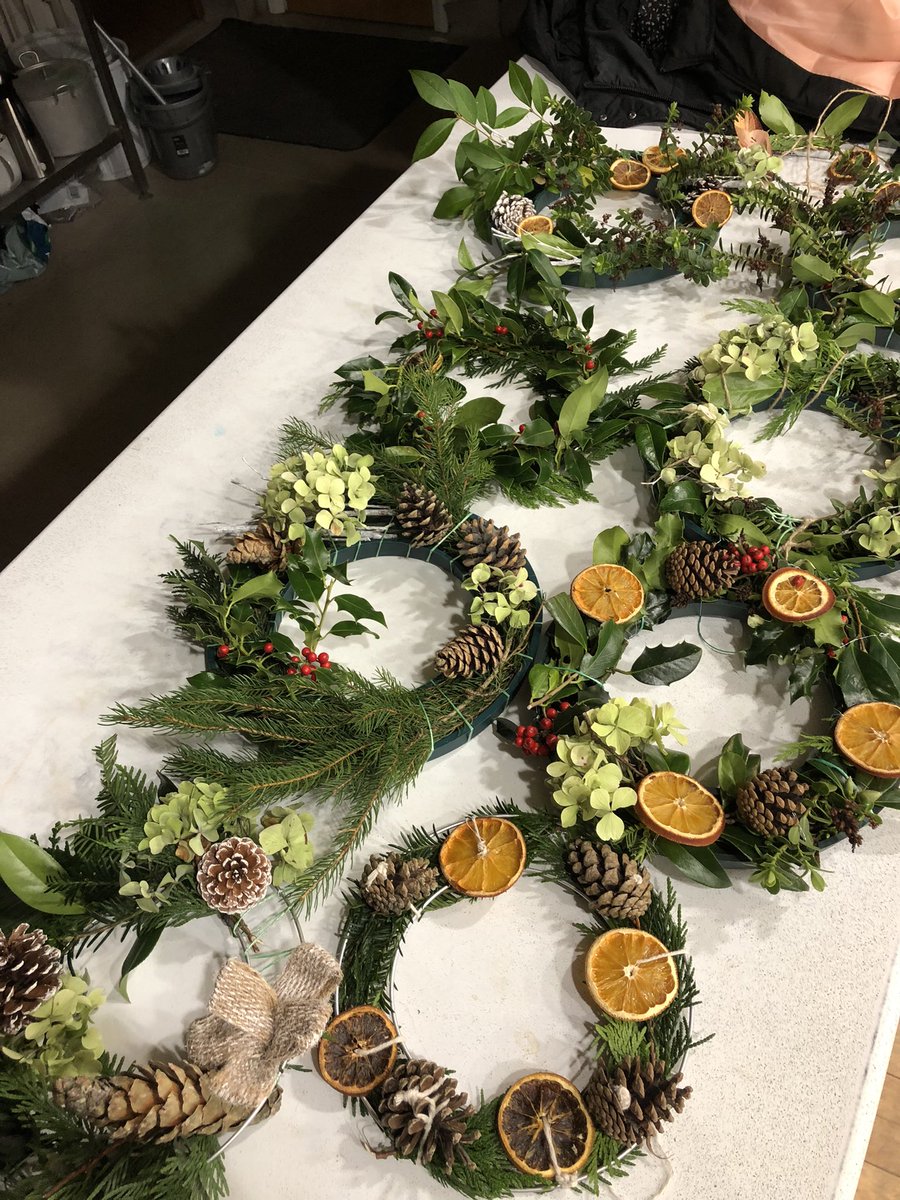 12thGuides's tweet photo. Advent wreaths made for church this week. Great job girls! #StGeorgesAltrincham https://t.co/cWBRQ7kbwM