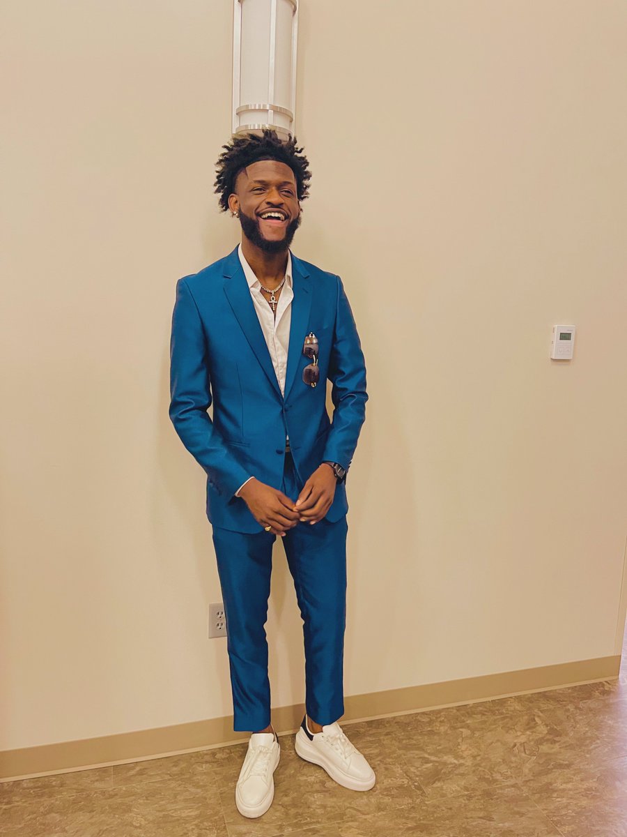 KageEmmanuel's tweet photo. 𝐈 𝐰𝐚𝐬 𝐛𝐨𝐫𝐧 𝐭𝐨 𝐬𝐭𝐚𝐧𝐝 𝐨𝐮𝐭 🌟 https://t.co/ThBAwObPoS