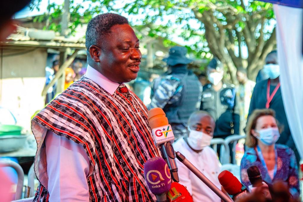 UNICEFGhana's tweet photo. Today, Prime Minister of Denmark Mette Frederiksen, Mr Jakob Ellemann, Ambassador Tom Norring, Ghana Government Officials and UNICEF visited a high density urban community in Tema. We cooperate closely to improve access to water, sanitation, hygiene, health and protection. 🇬🇭🇩🇰🇺🇳 https://t.co/5M6zCI6ern