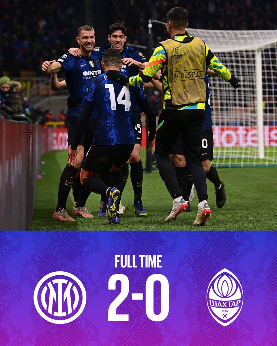 Inter's tweet photo. ⏯️ | TRIPLICE FISCHIO

Cala il sipario a San Siro!
Il finale è tutto nerazzurro ⚫🔵

#InterShakhtar 2️⃣ - 0️⃣
#UCL #ForzaInter https://t.co/A1lz3sKw1A