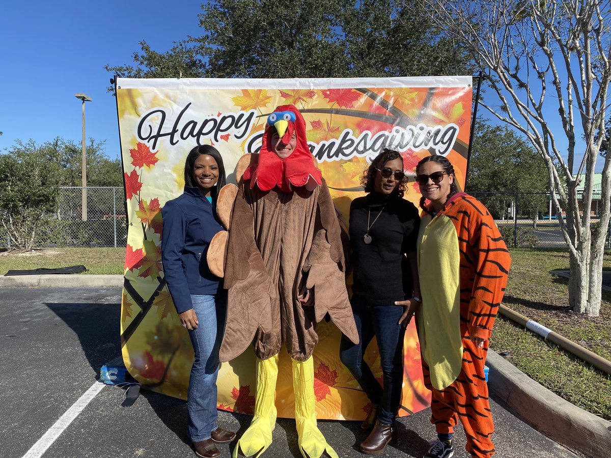 I had a blast at the 2nd Annual #Thanksgiving Food Drive for  <a href="/Pinewood_OCPS/">Pinewood_OCPS</a> students &amp; families! You all are the best and I enjoyed spending time wt each of you! Thank you for having me and #HappyThanksgiving <a href="/MyNews13/">Spectrum News 13</a>