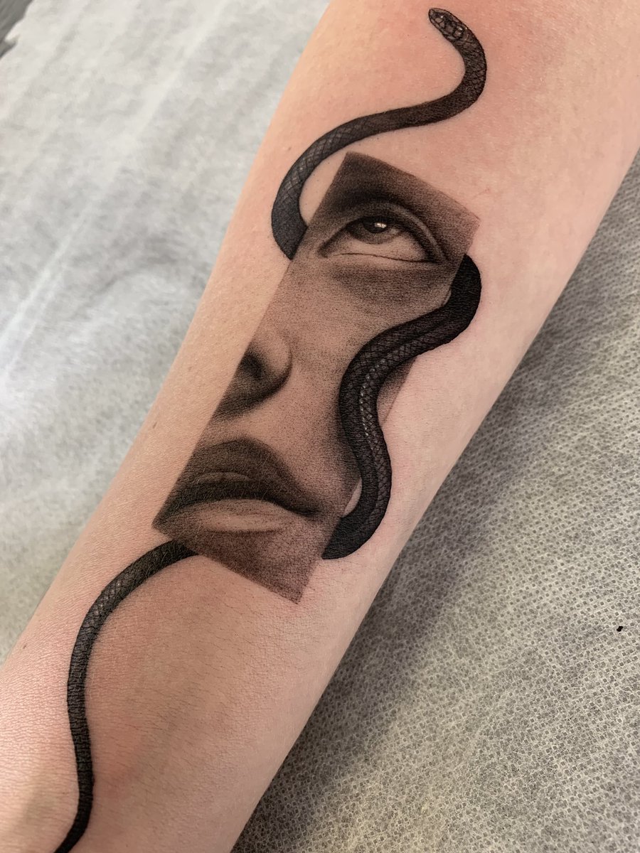 0niryme's tweet photo. Le tattoo du jour 👁 🪱 https://t.co/tO8bSF7JPW