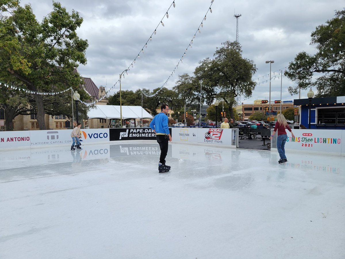 SARiverwalkFun's tweet photo. Ice skating outside in downtown San Antonio on the Wednesday before Thanksgiving? You bet at the @RotaryIceRink!!
#SARiverwalkFun #RotaryIceRink #VisitSanAntonio #SanAntonio #Vacation https://t.co/DCWqpD2QQ1
