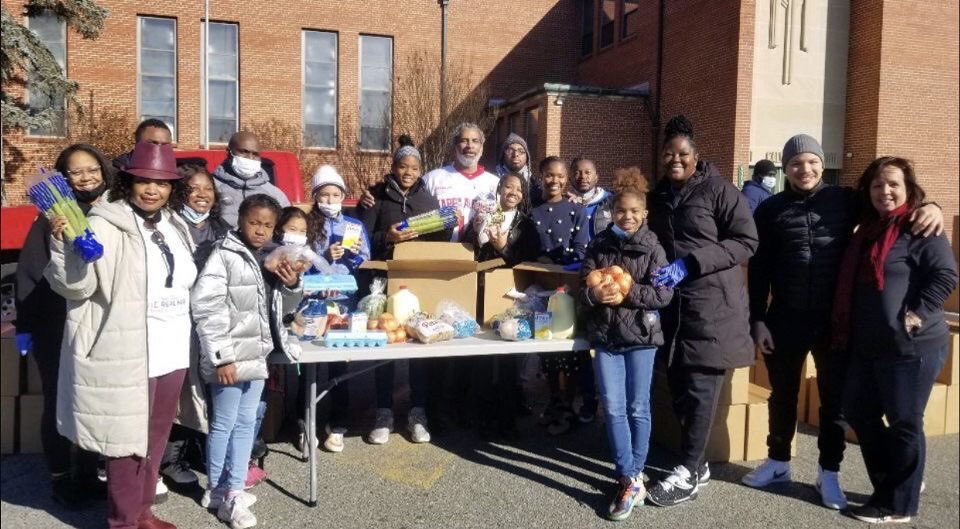 1CortezQuarles's tweet photo. It was a great day serving the Community during this Season of Giving 🙏🏾 #HappyThanksgiving #SeasonsGreetings2021 #KDCF https://t.co/DSWv7ttbgd