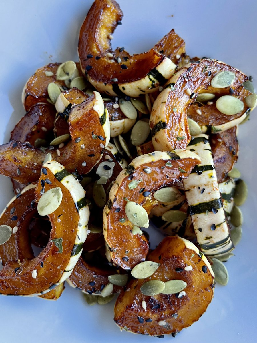PlantBasedBre's tweet photo. Delicata squash. Brown sugar. Soy sauce. Dash of garlic + ginger powder. Pumpkin seeds. Furikake. #plantbasedpath https://t.co/0kd9H0Ze7r