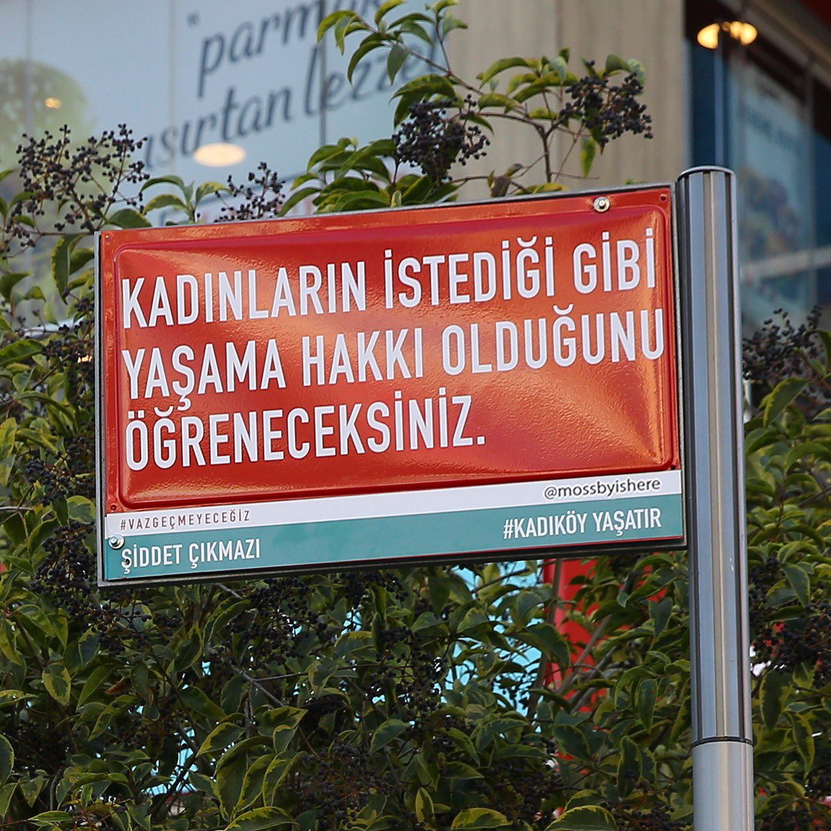 kadikoybelediye's tweet photo. Kadınların istediği gibi yaşama hakkı olduğunu öğreneceksiniz❗️

#KadıköyYaşatır https://t.co/e61C2CNxXD