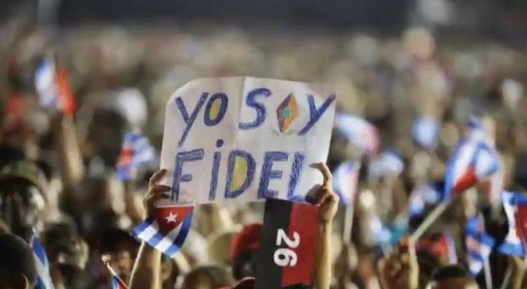 La respuesta popular "¡#YoSoyFidel!", es la garantía de una continuidad que existirá mientras quede un cubano agradecido para empuñar sus banderas a cualquier costo. #SomosCuba #SomosContinuidad #FidelPorSiempre <a href="/uci_ujc/">UJC_UCI</a>  @PccUci <a href="/dellylien1/">Delly Lien González</a> <a href="/alicia_senra/">Alicia Senra Mugica</a> <a href="/yadianperez/">Yadian G. Pérez</a>
