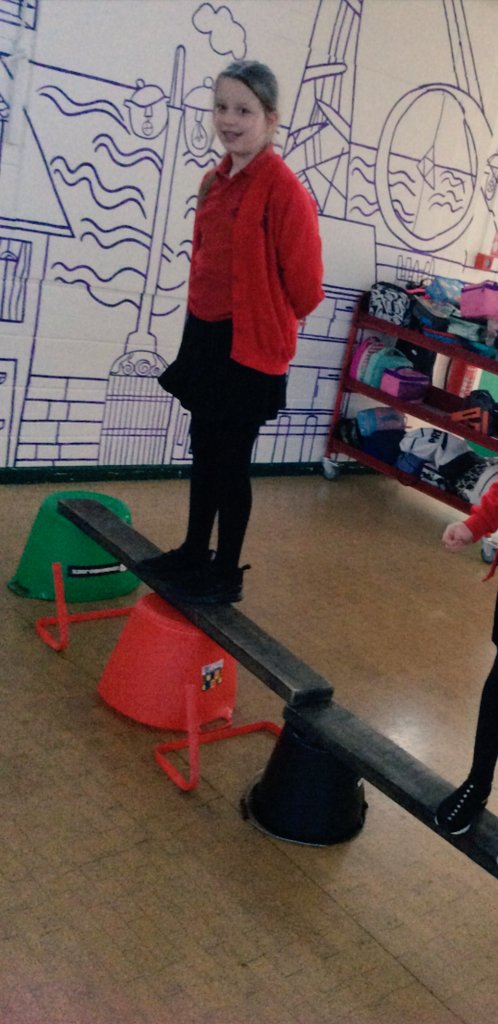 LliswerryPrim's tweet photo. Year 4 were building bridges to successfully cross a fast flowing river. #year4 #riverdeepmountainhigh https://t.co/3NliNojygm