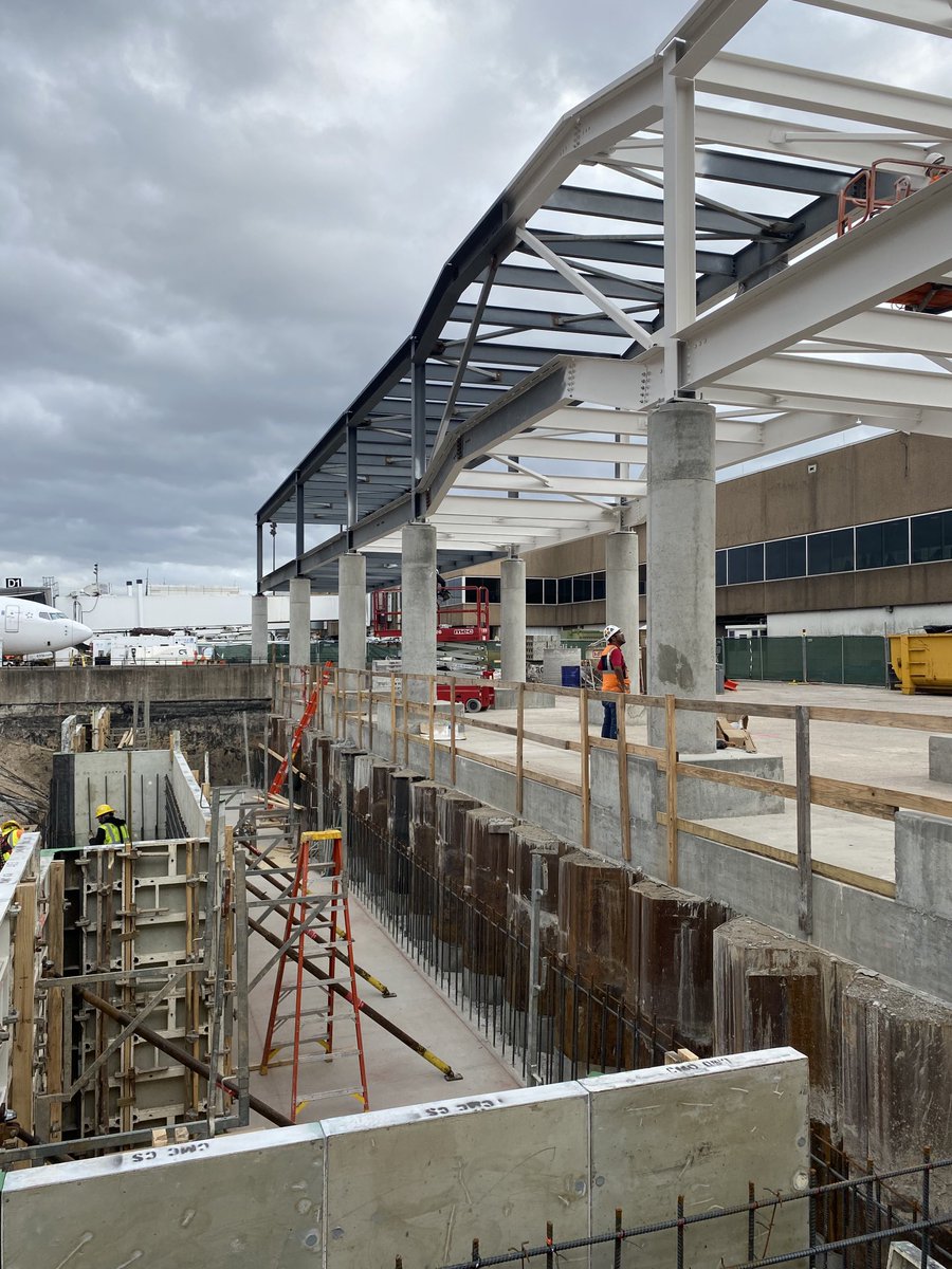 Thankful that United is leading the industry in post-pandemic recovery. United Next is preparing for growth as the new bag system comes to life in Houston. Happy Thanksgiving!! ⁦<a href="/weareunited/">We Are United</a>⁩ ⁦<a href="/philgriffith63/">Phil</a>⁩ ⁦<a href="/skarabetian/">Sevan 🗽</a>⁩