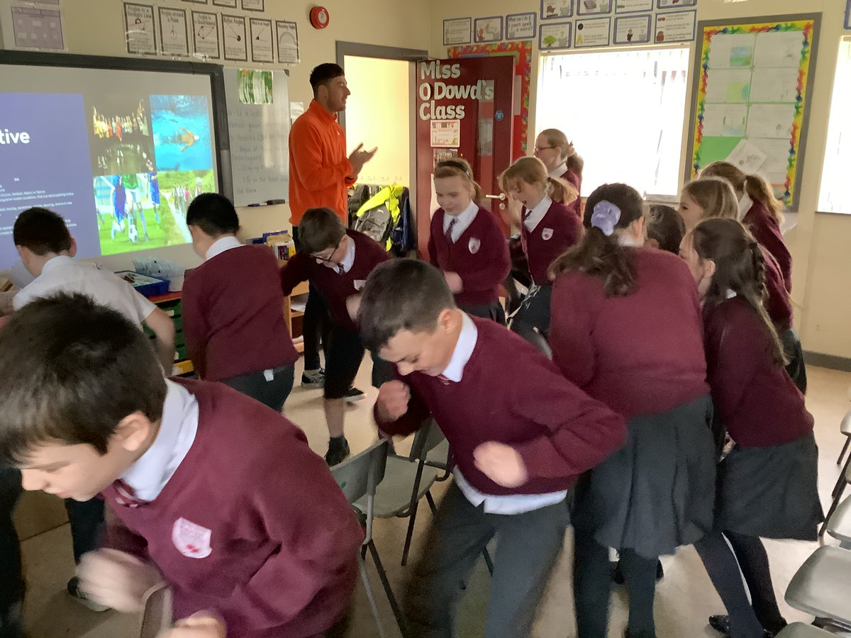 stfrancisagh's tweet photo. P6 enjoying their Gimme 5 workshop with Jack from PIPS. #gimme5 #pips https://t.co/iEtOqJDhaM
