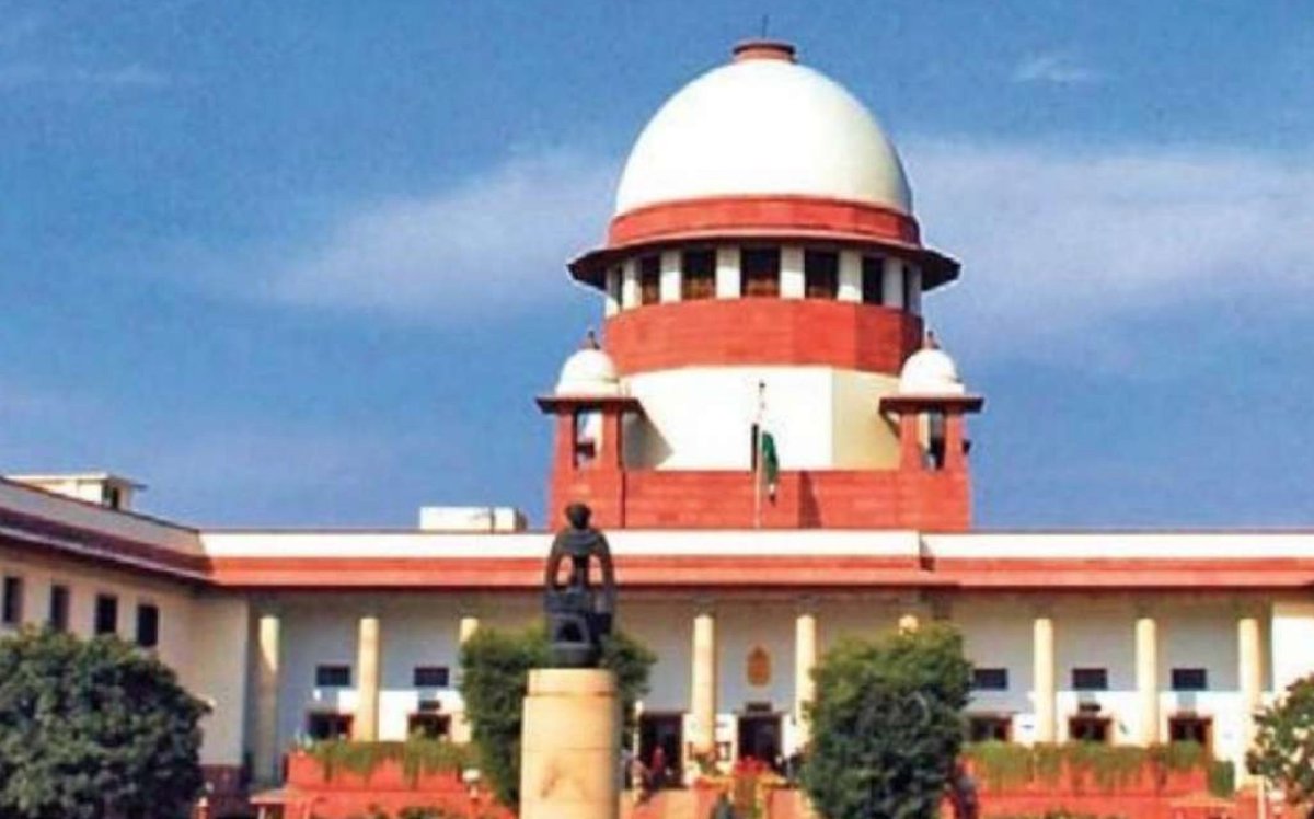 दिल्ली प्रदूषण पर #SupremeCourt ने कहा: आंकड़ों के आधार पर वैज्ञानिक तरीके से हल निकालें. हर साल ये मुसीबत क्यों झेलें, हम दुनिया को क्या संकेत दे रहे हैं?

#SolicitorGeneral बोले: प्रदूषण कम हुआ है
#CJI का जवाब: तेज हवा की वजह से, आपके कदमों की वजह से नहीं. बताएं आपने क्या किया?