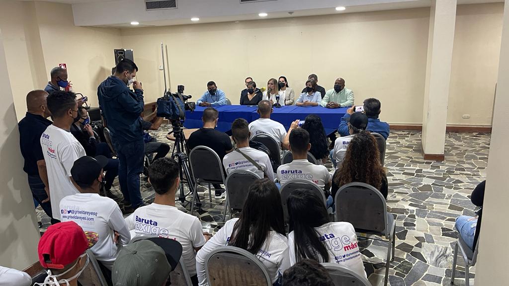 griseldareyesq's tweet photo. 🔸 .@griseldareyesq: “Los independientes hicimos una gran labor a nivel nacional, movimos la fibra electoral contra maquinarias, contra mucho dinero y contra mucha extorsión del desgobierno que ejerce su control social”.

#24Nov https://t.co/BZZizsyLl0