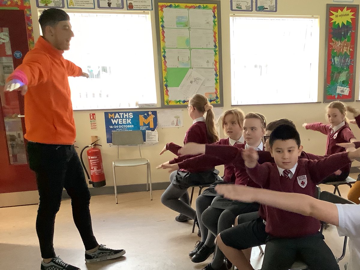 stfrancisagh's tweet photo. P6 enjoying their Gimme 5 workshop with Jack from PIPS. #gimme5 #pips https://t.co/iEtOqJDhaM