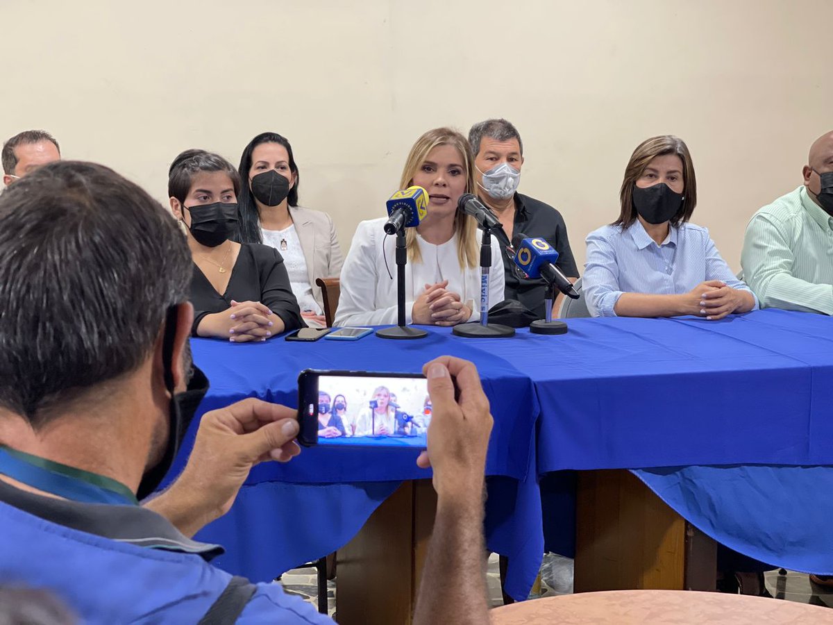 griseldareyesq's tweet photo. 🔸 .@griseldareyesq: “Los independientes entendimos que nuestra debilidad es no tener una estructura partidista. A partir de hoy asumimos ese rol de formarnos, de formar esas bases. Los independientes vamos a construir una nueva fuerza política”.

#24Nov https://t.co/anGexuOVsq