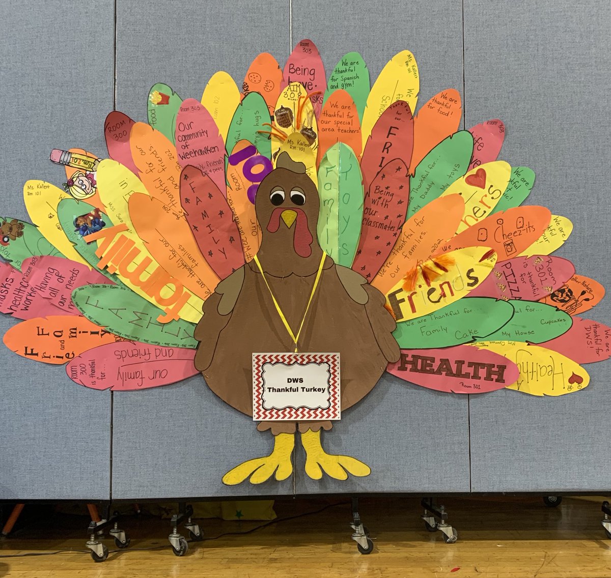 McginleyIsabel's tweet photo. #WeeAreThankful! Our school wide thankful turkey looks wonderful! Great job DWS students!! Happy Thanksgiving to all our Weehawken families! โฆ@WeehawkenTSDโฉ https://t.co/58MXg3PPol