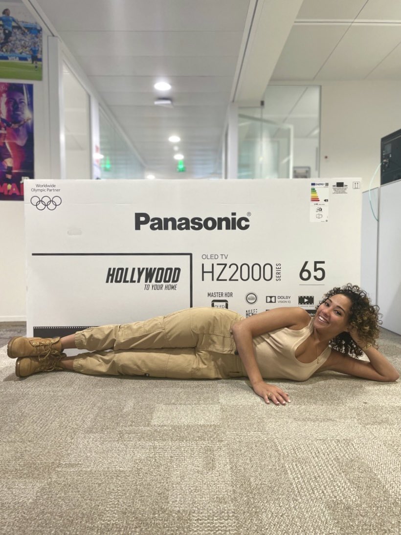 lequipedusoir's tweet image. 📺 CADEAU 📺

Pour City/PSG en Ligue des champions @PanasonicFrance vous offre cette énooooooorme télé d’une valeur de 3000€ 🤩 (Pour info @vsainsily mesure 1m72)

RT + FOLLOW @lequipedusoir et @PanasonicFrance puis choisissez le chroniqueur qui jouera pour vous au quizzzz 🚨