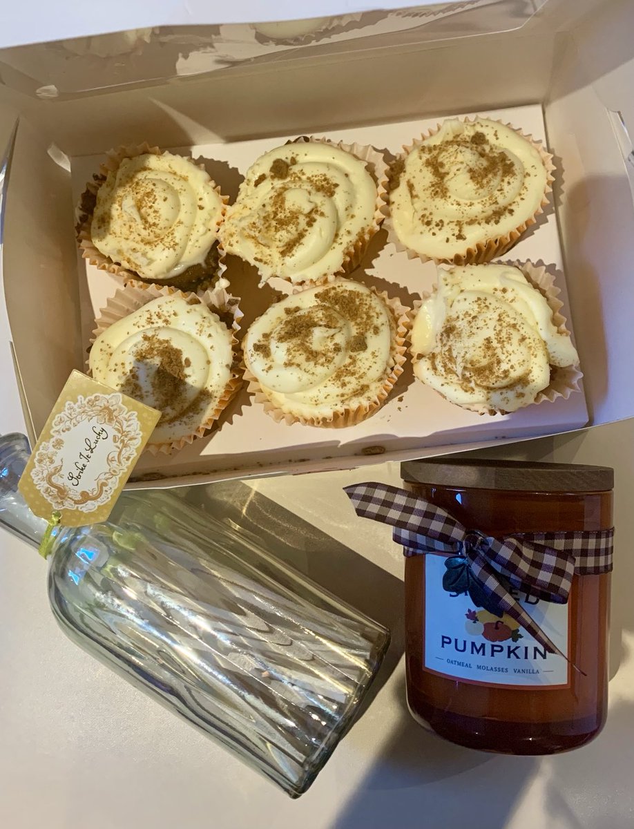 FionaGarlingto1's tweet image. Three year friendship anniversaries with ⁦@DebLaughton⁩ Love that it is Thanksgiving too! #americanfriendsrecommended#thanksgiving#thankfulforfriends