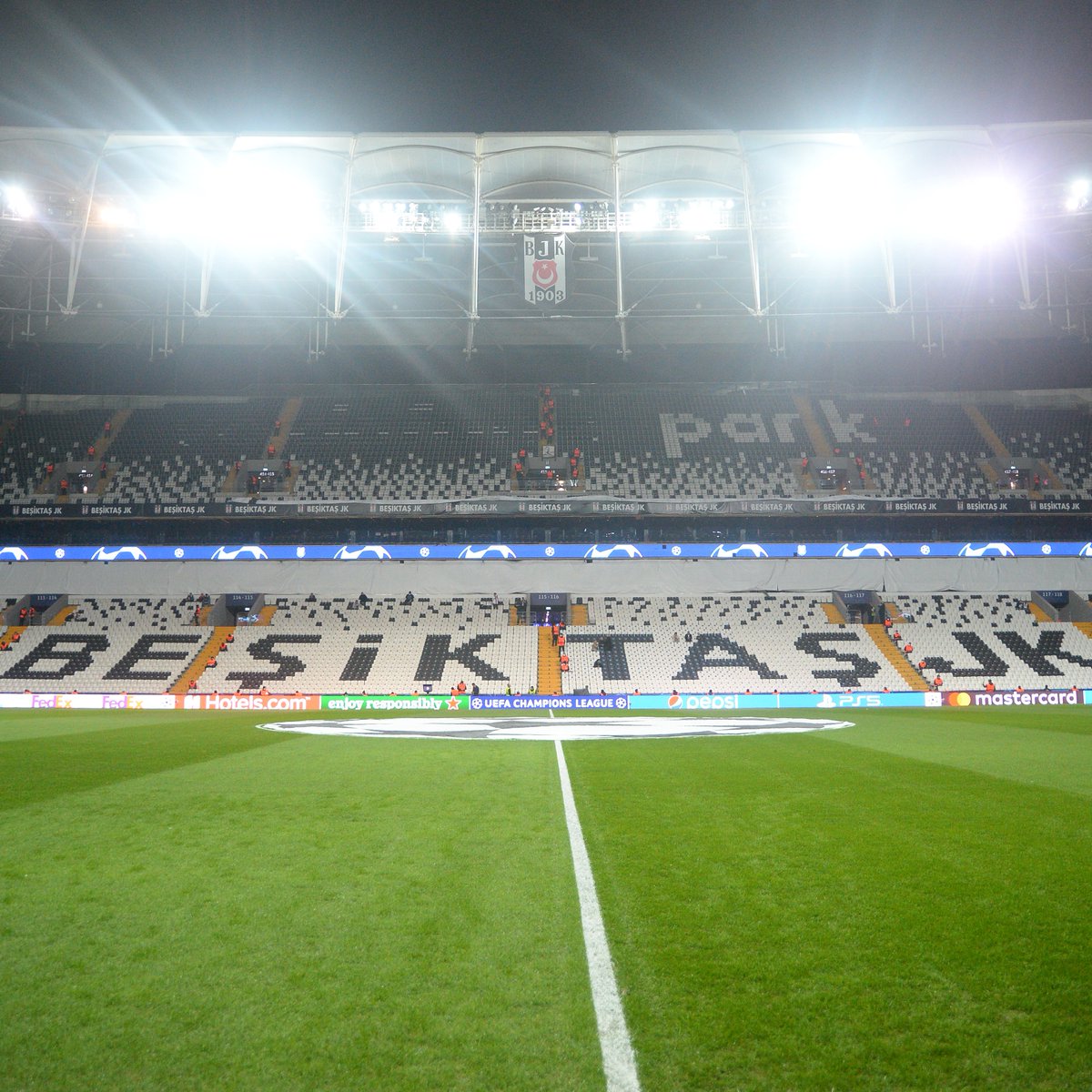 Besiktas's tweet photo. 🏟️ Beşiktaş Park maça hazır. 

#UCL | #BJKAJA https://t.co/6HtMixFUWV