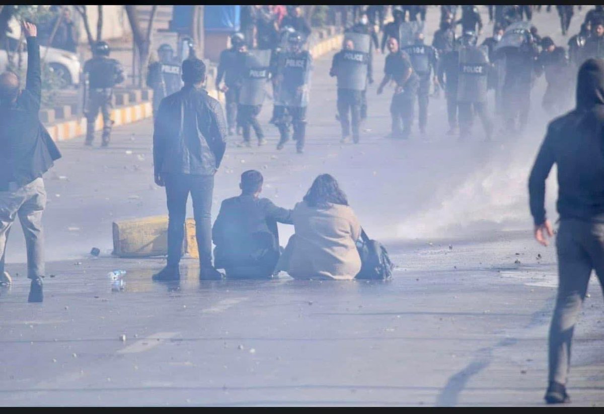 SherkoJdy's tweet photo. #SlemaniStudentProtest https://t.co/NsGdCI2Qd4
