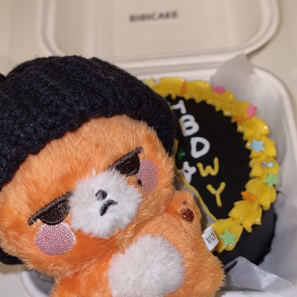 여우영 넘무 이뽀야.. 🥲 🧡 <a href="/babyfoxwy/">여우영</a> 
케익 제공 쥬비♥︎