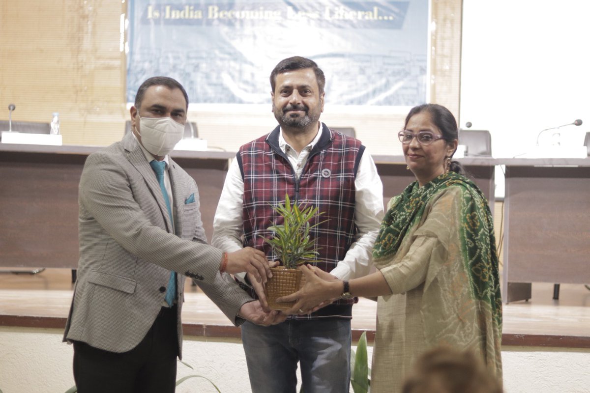 dcj_official's tweet photo. P.G. Department of Journalism &amp; Mass Communication organised panel discussion on “Is India Becoming Less Liberal…”.
#LiberalIndia #paneldiscussion #eightyyearswithskilldevelopment #pgdjmcdoaba #journalismcourses #pgdjmc
 #DoabaCollegeJalandhar #PrincipalPardeepBhandari https://t.co/MRnrTeMfqS