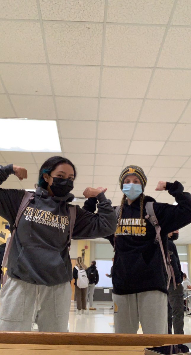 GiuIianaaguiIar's tweet photo. Law gym 🤝 Law swim (&amp;dive) #golaw #lawgear @jlawadvocate https://t.co/gL95sJ4azb