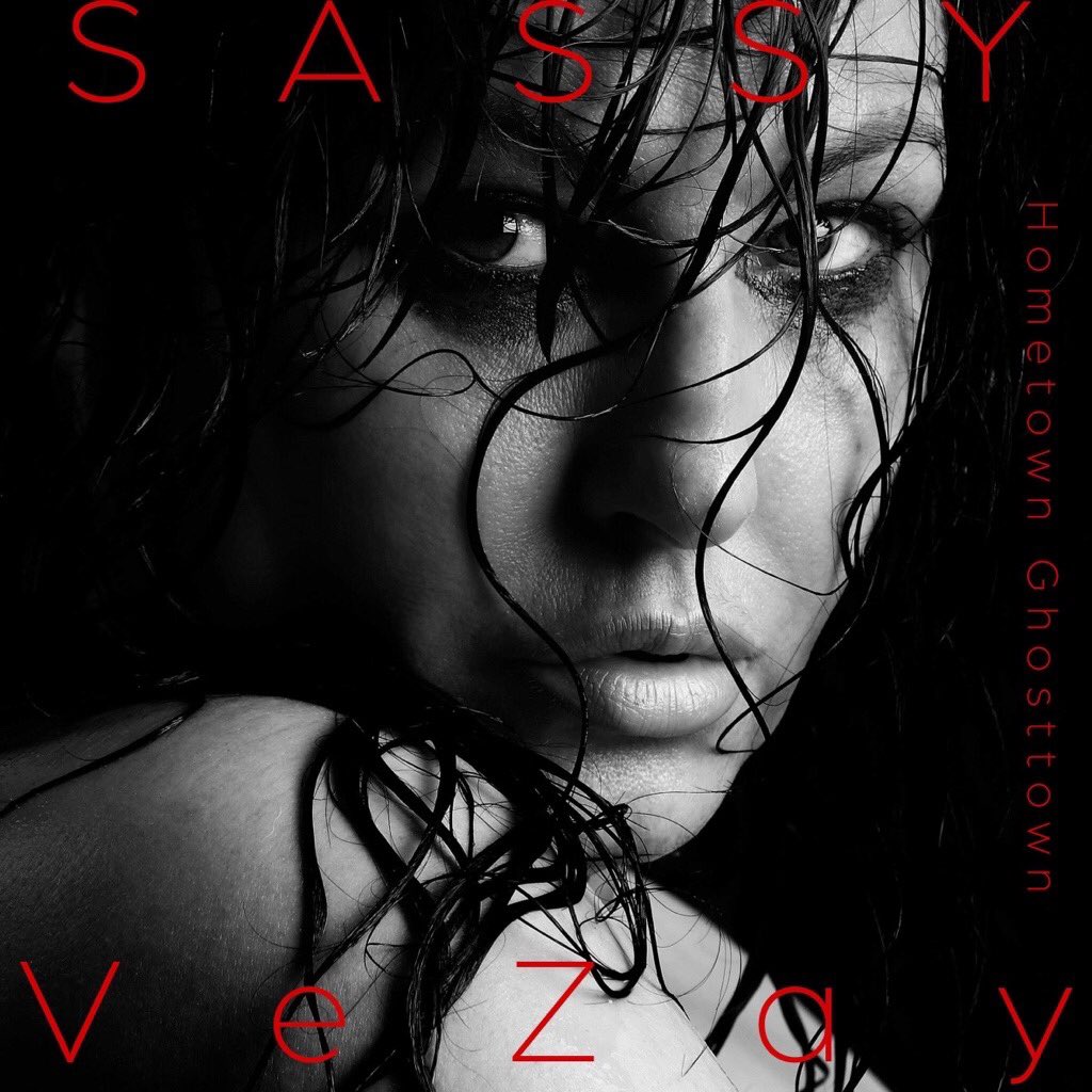 philiphilton18's tweet photo. @WeRHighwayWomen @IndieMusicWomen @sassy_nashville @SassySuperFans @kalARTproject @1943_ron @AnxietyPath @edjlazar @NewMusicFoodTrk @IndieObsessive @IndieMusicBus After #SassyVeZay and I had a discussion on colour choices for cd cover for #hometownghostown either #sassycolour or #sassyblacknwhite I chose the B/W one first as sassy likes her black n white photo shots many celebs only have 2/3 and the rest colour 
Colour one is superb 
Gosh! https://t.co/ikqqeNmKjo