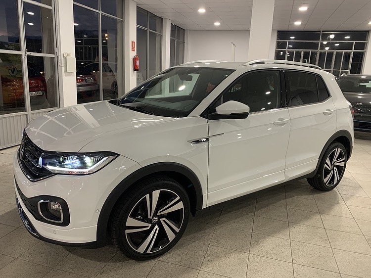 GrupValira's tweet photo. 🎉Volkswagen T-Cross R-Line🎊

Vehicle nou d’entrega immediata!!🥳🥳

Equipament superior!

Si en vols saber més, t’esperem a les nostres instal.lacions! 😉👌

✨Grup Valira✨

#VW #Volkswagen #GroupVag #TCrossRLine #RLine #CarLovers #VolkswagenLovers #ThisIsValira #AlTeuServei https://t.co/aKU80ivoyN