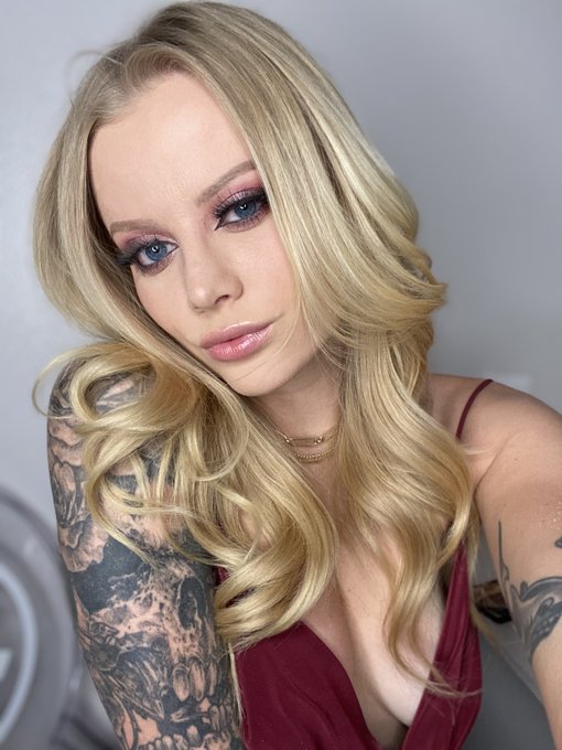 New Content today on onlyfans! https://t.co/TFEznBacHw