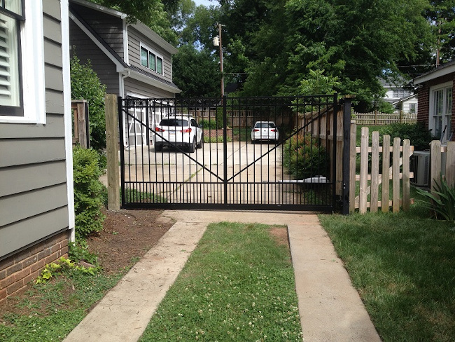 timberfencingcl's tweet photo. Why You Should Consider an Aluminum Driveway Gate https://t.co/9loI6X61Q5 https://t.co/iBioLcuJuk