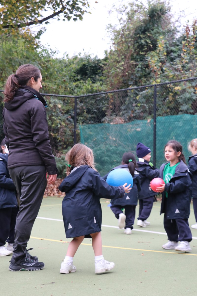 Juniors_WHS's tweet photo. Fun games session earlier 🤩🏀🎾 Thanks Mr Moon for becoming the hoop for the #ReceptionWHS girls because the real one was too high!  

@Sport_WHS @GDST @JuniorHead_WHS https://t.co/kchHit9CJL