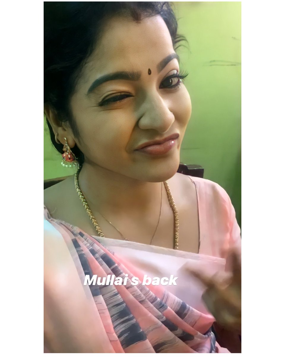 DreamMullai's tweet photo. She @chithuofficial is always proud to be Mullai. And she deserves Mullai💞 Ahbd ammu😘    #hbdchithumullaikathirvelan https://t.co/L5pJUfCZRJ