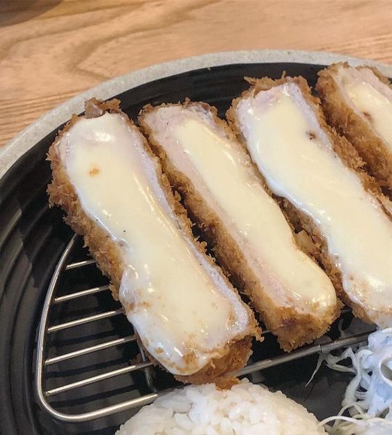 artyotnik's tweet image. — На нас смотрят.
— Ну и пусть.
— Что они скажут?
— Старики, а как любят.