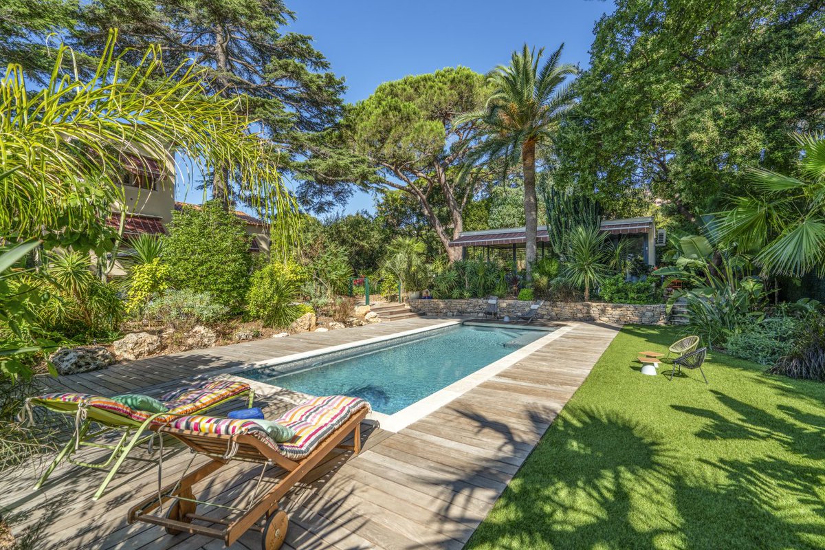 diffazurpiscine's tweet photo. Aujourd’hui nous vous proposons de découvrir cette sublime réalisation.
Construite au cœur de ce joli jardin paysager, son revêtement apporte une véritable source de lumière et son intégration est parfaitement réussie.
#diffazur #piscine https://t.co/Eoq3xCbqBp