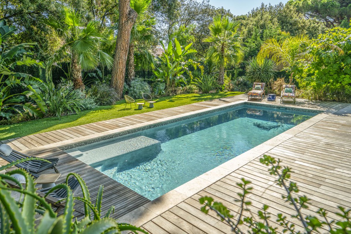 diffazurpiscine's tweet photo. Aujourd’hui nous vous proposons de découvrir cette sublime réalisation.
Construite au cœur de ce joli jardin paysager, son revêtement apporte une véritable source de lumière et son intégration est parfaitement réussie.
#diffazur #piscine https://t.co/Eoq3xCbqBp