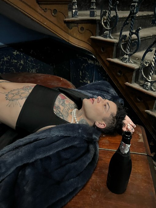 She fell https://t.co/stcss4TNtU