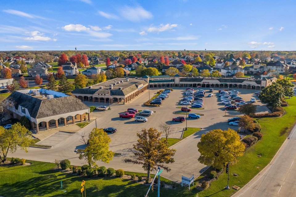theBrokerList's tweet photo. Olympia Square Shopping Center #OlympiaFields #Illinois #CRE @catoncommercial #Retail #StripCenter https://t.co/9XxGu5ABqf https://t.co/ma98PH5yPv