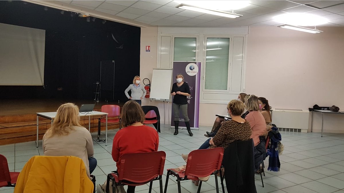 SebastienDarner's tweet photo. #Recrutement au féminin avec  #poleemploi Joué-les-Tours !
A ⬅️ presentation du métier assistante maternelle pour les communes du val de l'Indre.
A ➡️ présentation par 8 femmes dirigeantes des métiers du #bâtiment, en partenariat avec la @FFBatiment.
@poleemploi_RCVL https://t.co/7PuJR14jVQ