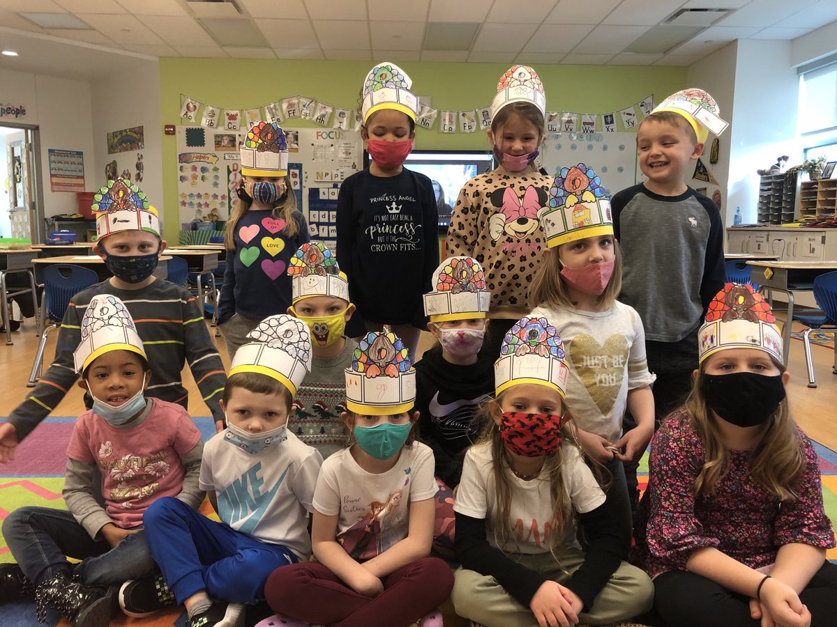 MrsCrisci's tweet photo. Thankful for my wonderful students!#montourproud#Happy Thanksgiving to all! https://t.co/bLo9I2Czd9