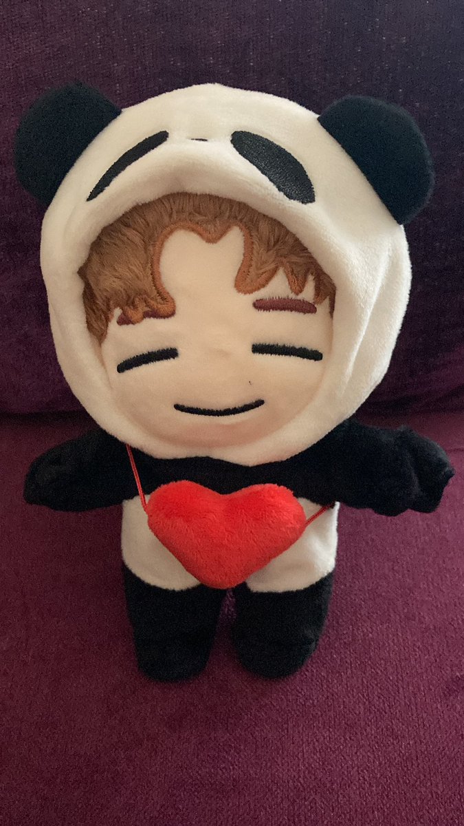 Eazal_2PM's tweet photo. I gotta shout it out!Minjunssi loves me. In my #MUST album he was both my poca and tryptic and now, when I go wild trying to buy #2PMdoll he’s the last one I bought and the first one to arrive.
Thanks to @junkay_doll for sending me the last one #JUN_K #2PMismymood https://t.co/2oCUHCUGBI