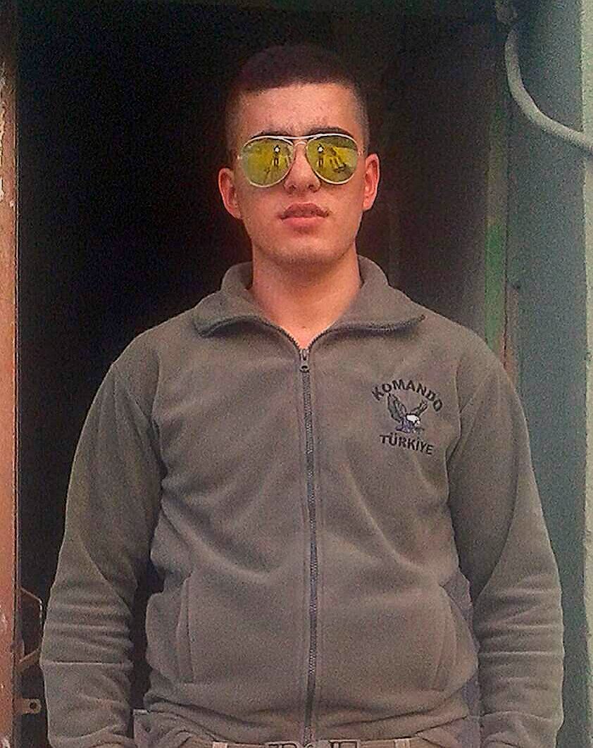 Türk esir olmaz Türk devletsiz olmaz 
Türk yenilmez yüce Türk şanlı Türk