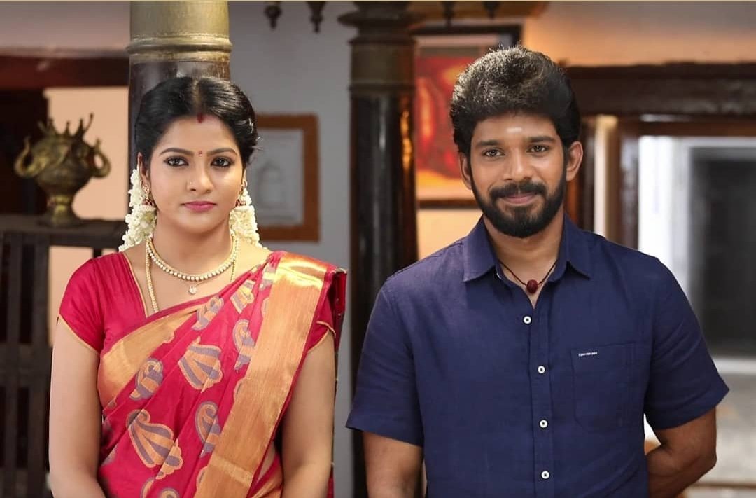 DreamMullai's tweet photo. She never expect this life. But she makes her life more beautiful,she changes herself for him.she makes everyone happy,No one can as like Mullai. The way @chithuofficial handled Mullai was awesome❤ #hbdchithumullaikathirvelan https://t.co/jKe3KDxJoM