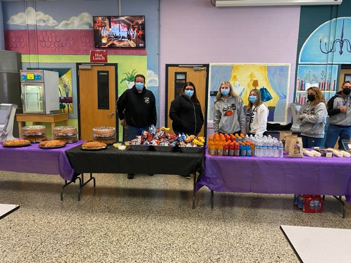 BVTBeavers's tweet photo. Time to feed the boys and girls prior to the game

Thank you to all our volunteers https://t.co/viqNx2A13J