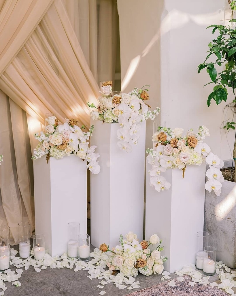 BurlapBordeaux's tweet photo. Loving all of the fall details!🍂🍁
​
​Venue: @villaandvineweddings
Photographer: @gregoryross
Planning &amp; Design: @justwenderful
Design, Floral, &amp; Decor: @burlapandbordeaux
Musician: @briannicolet
Cake @chefsvengarrett
Drapery: @dreamsamerica
Table Top Rental: @tentmerchant
Sp… https://t.co/44wqC9HrcL