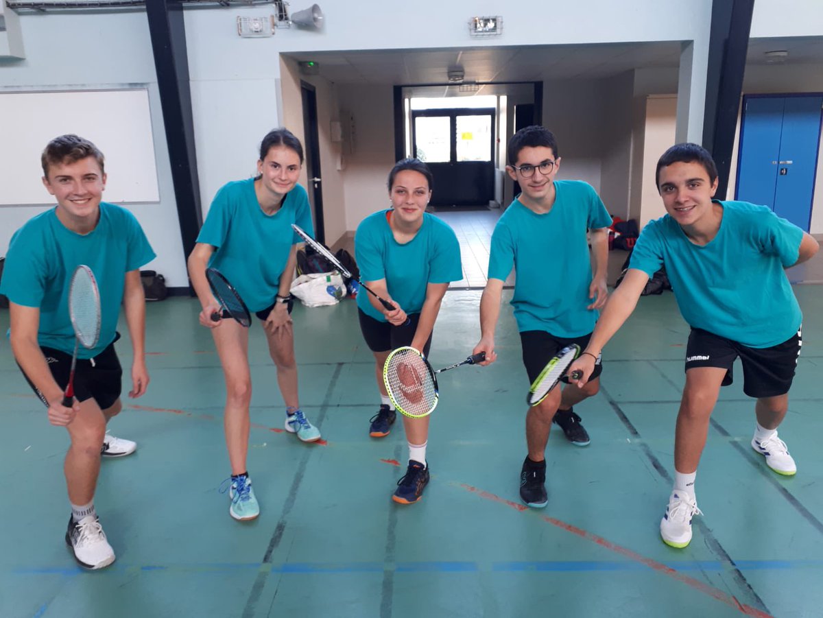 ASLyceedouanier's tweet photo. Bravo à nos badistes pour leur 3eme place dans le tournoi principal (équipe 1) et leur victoire dans la consolante (équipe 2). Place au cross maintenant 🏃🏻‍♀️🏃🏃‍♂️ https://t.co/Wec0HKhjC8