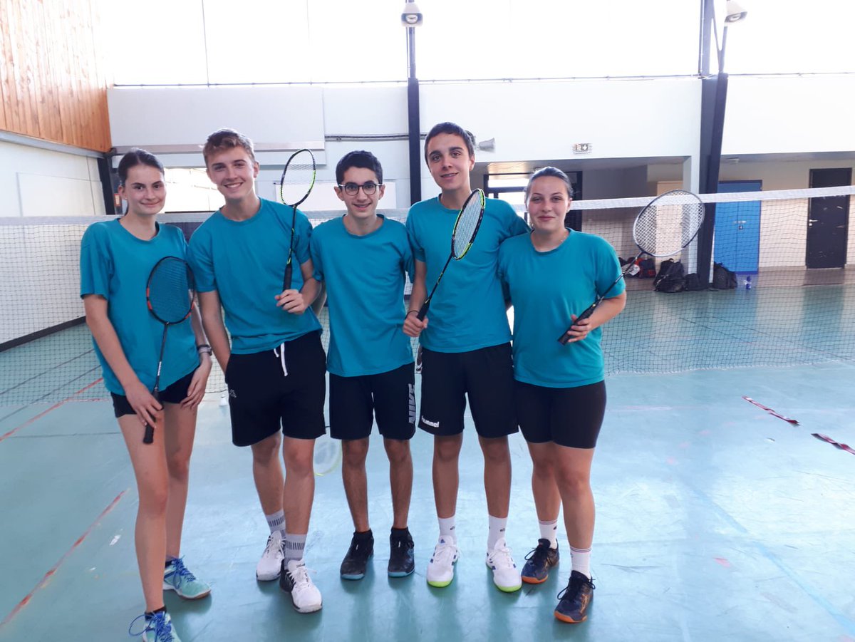 ASLyceedouanier's tweet photo. Bravo à nos badistes pour leur 3eme place dans le tournoi principal (équipe 1) et leur victoire dans la consolante (équipe 2). Place au cross maintenant 🏃🏻‍♀️🏃🏃‍♂️ https://t.co/Wec0HKhjC8