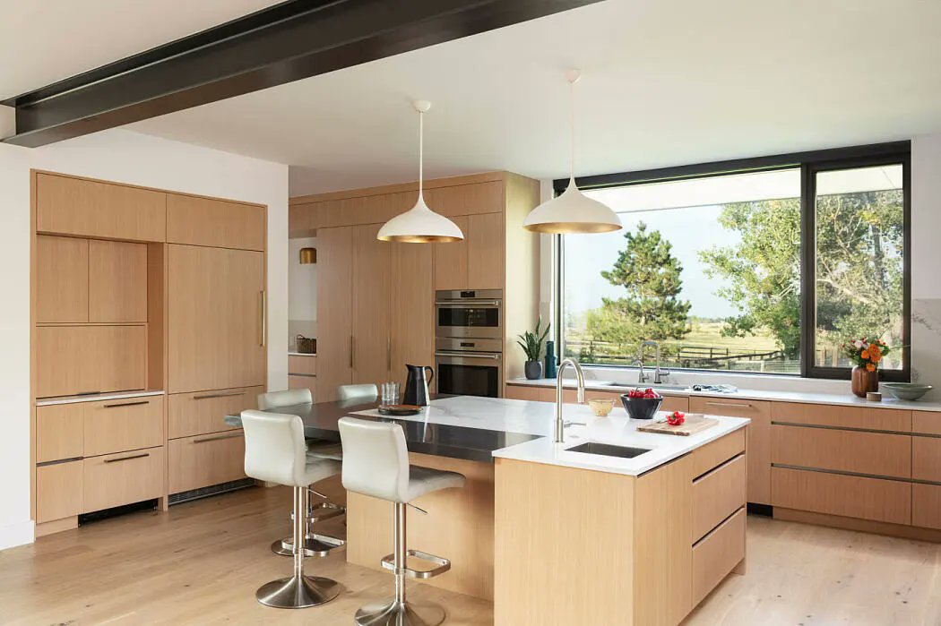ronaldhill32's tweet photo. A large window keeps this kitchen in touch with the outdoors. #coolhomes #archi  https://t.co/1hGcW6ehyQ https://t.co/DeF5XO3PGD